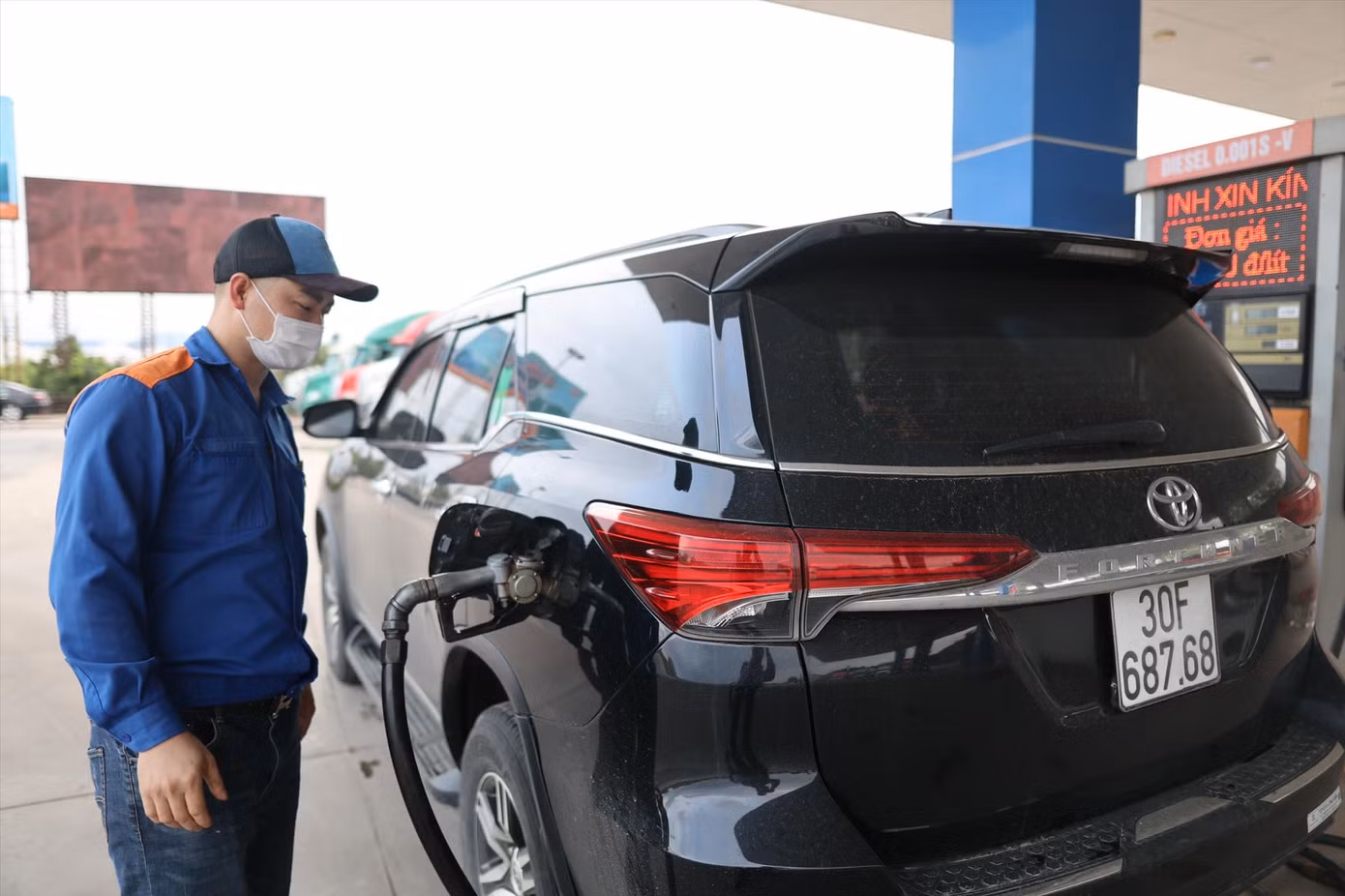 Các doanh nghiệp xăng dầu đã có lãi trở lại. Ảnh: Như Ý