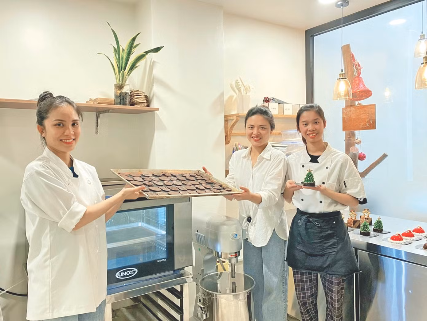 Tạ Thanh Thủy (kiều bào Úc), thứ 2 từ phải qua khởi nghiệp ở TPHCM, tạo sự khác biệt cho sản phẩm nông nghiệp Tạ Thanh Thủy (kiều bào Úc), thứ 2 từ phải qua khởi nghiệp ở TPHCM, tạo sự khác biệt cho sản phẩm nông nghiệp