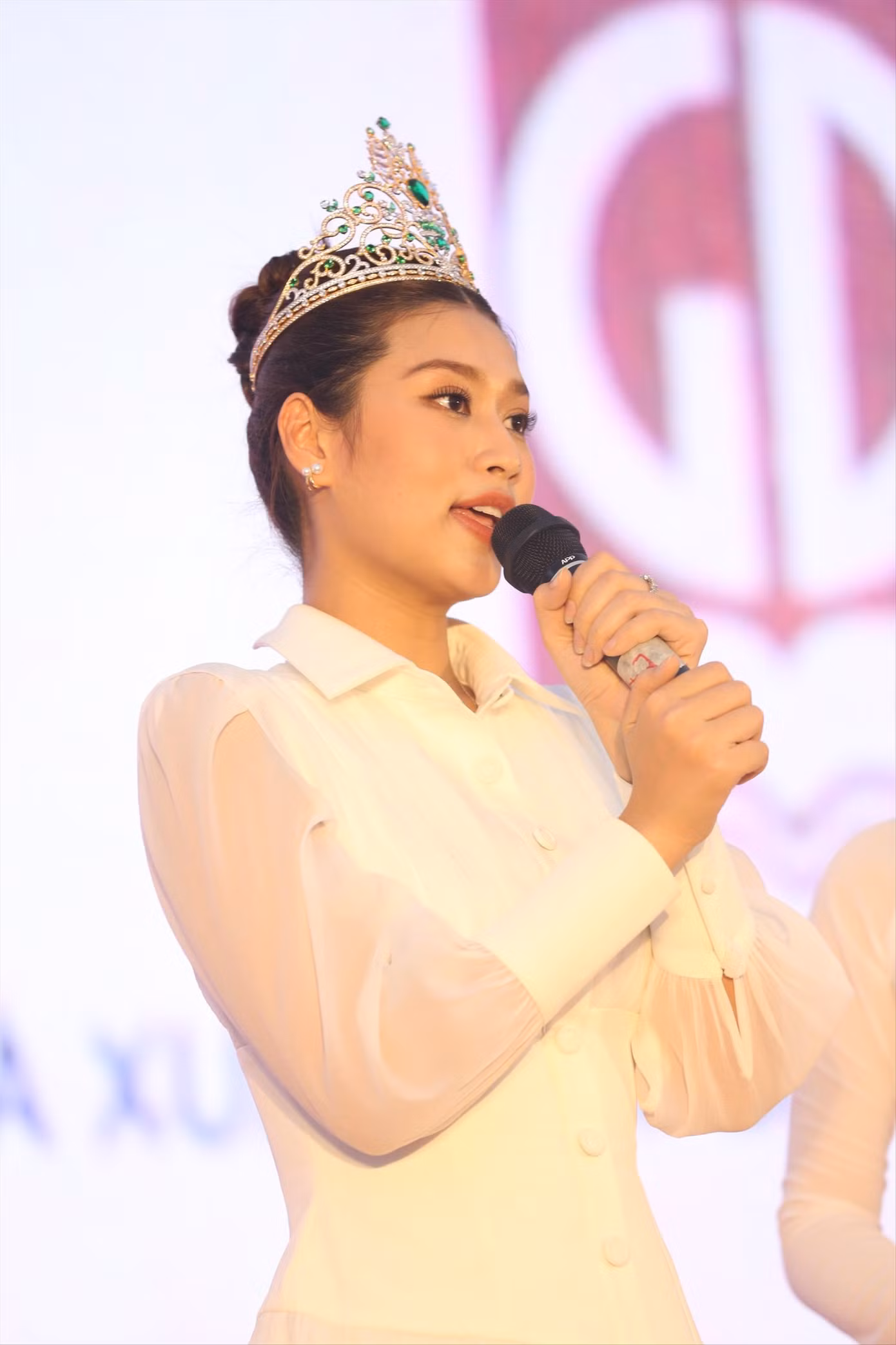 Hoa hậu Hòa bình Việt Nam 2022 Đoàn Thiên Ân chia sẻ trải nghiệm vượt qua sự kỳ thị Ảnh: TRỌNG TÀI