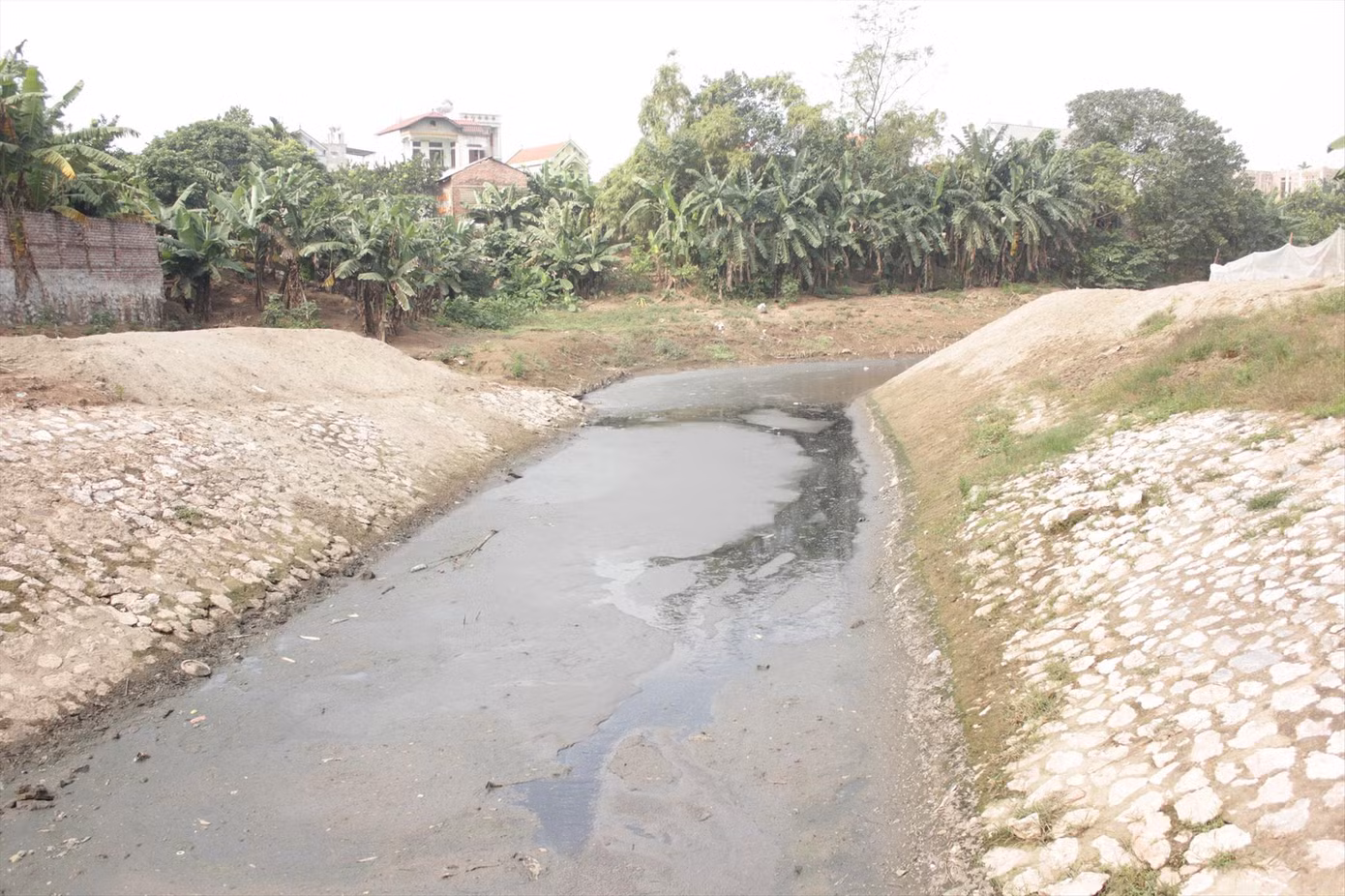 Bộ Tài nguyên và Môi trường sẽ xây dựng đề án thí điểm hóa khôi phục một số dòng kênh, sông ô nhiễm. Ảnh: NGUYỄN HOÀI Bộ Tài nguyên và Môi trường sẽ xây dựng đề án thí điểm hóa khôi phục một số dòng kênh, sông ô nhiễm. Ảnh: NGUYỄN HOÀI