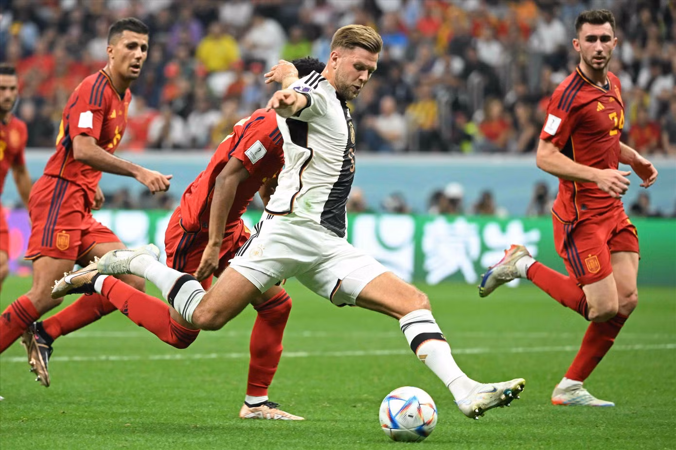 Fullkrug có bàn thắng quan trọng giữ Đức ở lại World Cup 2022 Ảnh: Getty