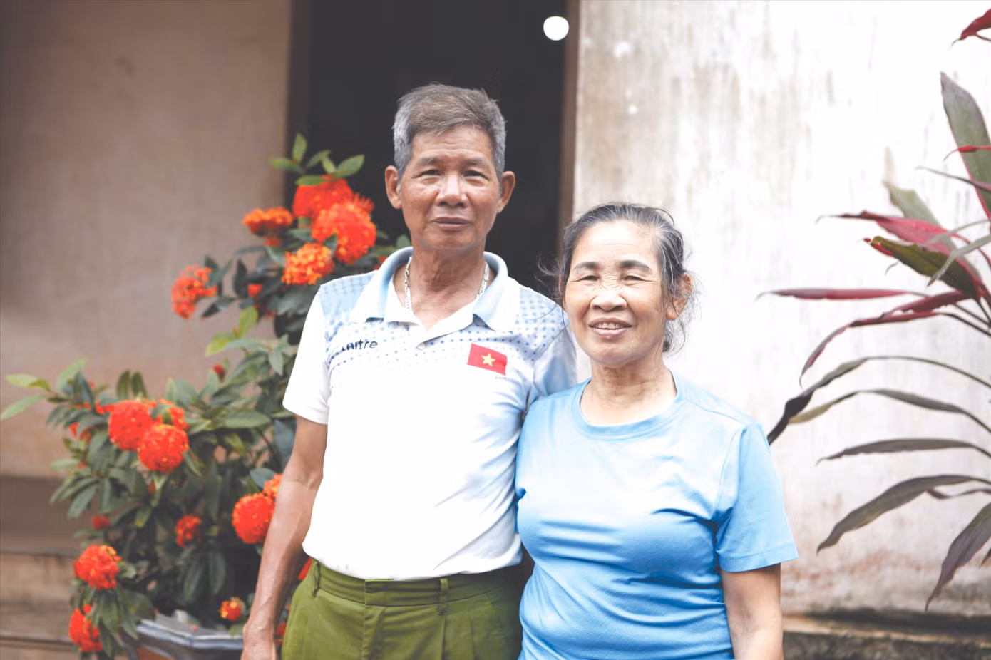 Ông Nguyễn Văn Chuyền và bà Nguyễn Thị Hưởng, bố mẹ của vận động viên Nguyễn Thị Oanh. Ảnh: Nguyễn Thắng