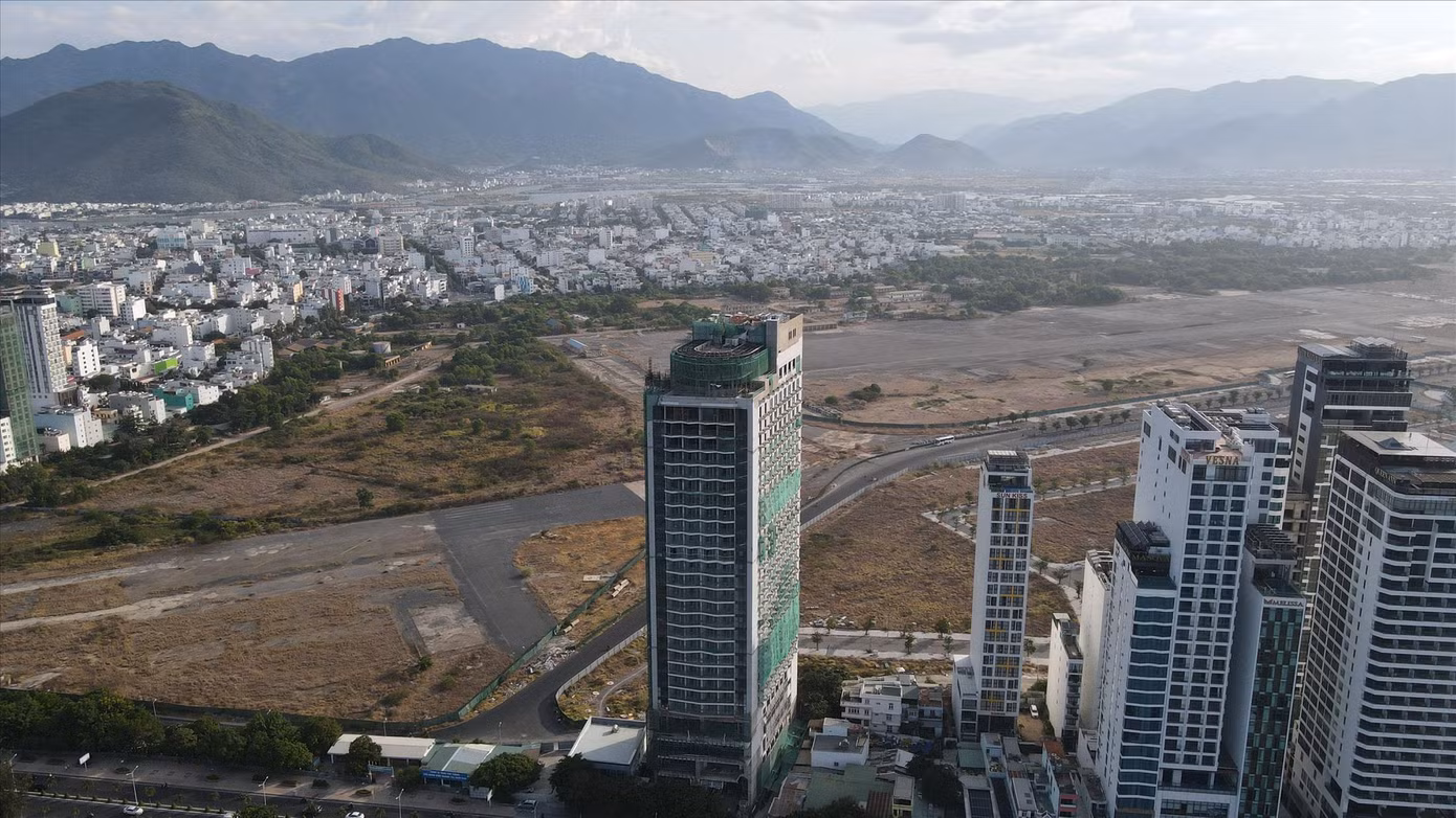 Khu đất quốc phòng tại sân bay Nha Trang cũ được bàn giao cho tỉnh Khánh Hoà quản lý, sử dụng Ảnh LỮ HỒ