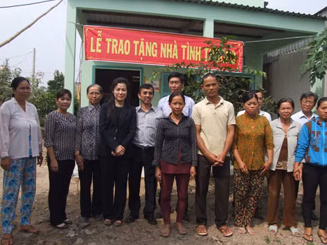 Buổi lễ trao tặng nhà tình thương sáng nay