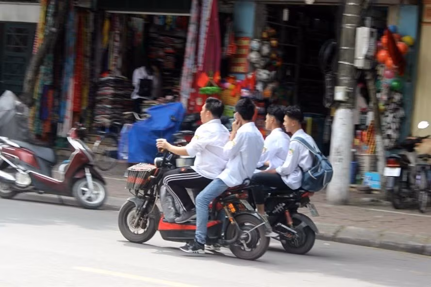 Bộ Giao thông lên tiếng về đề xuất cấm xe máy ở Hà Nội, TPHCM ảnh 1
