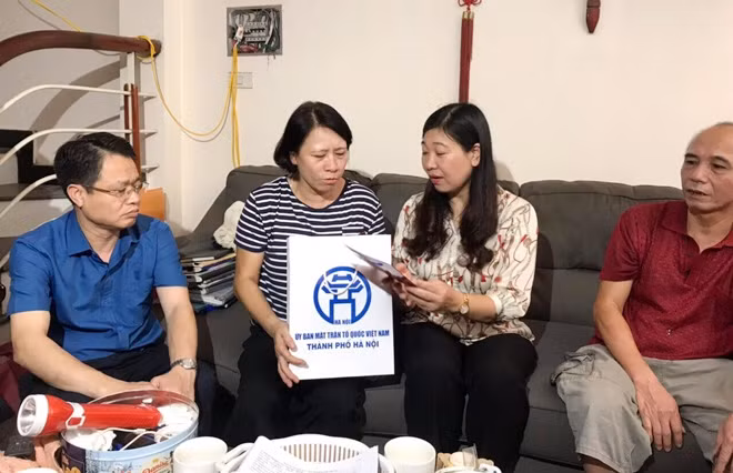 Sau vụ cháy nhà máy Rạng Đông: Hàng trăm người dân đến khám sức khỏe ảnh 5