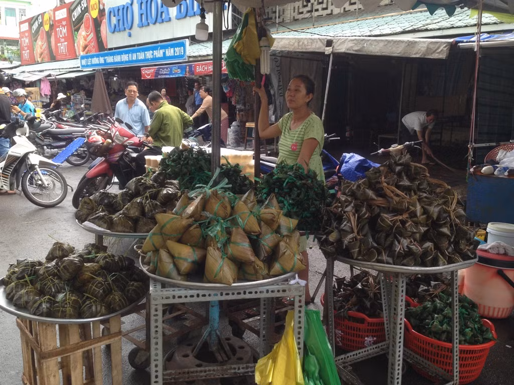 'Lá xông, bánh ú nước tro' đắt hàng trước tết Đoan Ngọ ảnh 6