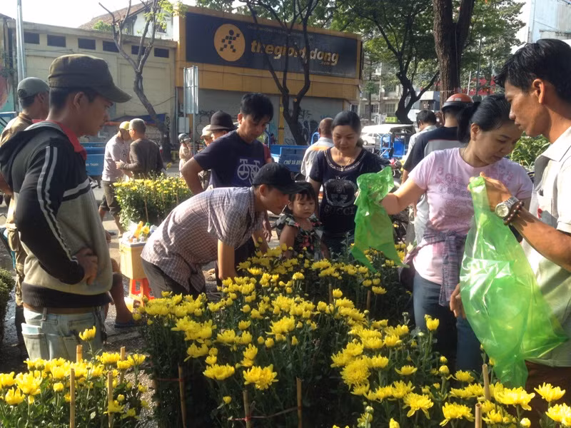 100.000 đồng/4 chậu hồng ngày 30 Tết ở Sài Gòn ảnh 7