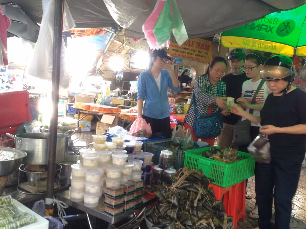 'Lá xông, bánh ú nước tro' đắt hàng trước tết Đoan Ngọ ảnh 12