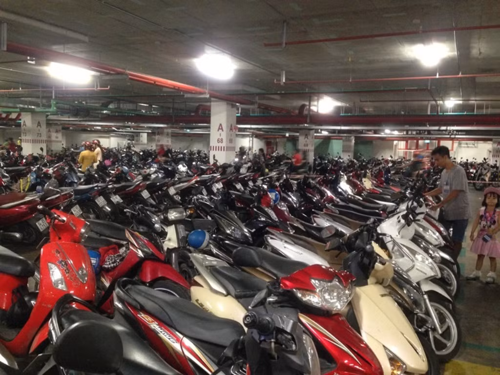 Ngày đầu nghỉ lễ 2/9: Siêu thị đông ngẹt, thực phẩm nhảy giá ảnh 2