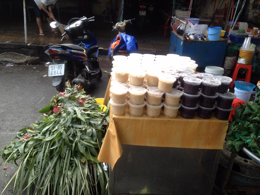 'Lá xông, bánh ú nước tro' đắt hàng trước tết Đoan Ngọ ảnh 13