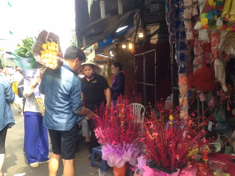 Hàng ngàn người chen chân ở chợ hoa sỉ lớn nhất Sài Gòn ảnh 8