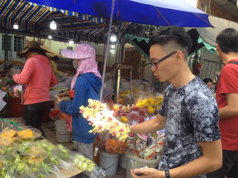 Hàng ngàn người chen chân ở chợ hoa sỉ lớn nhất Sài Gòn ảnh 6