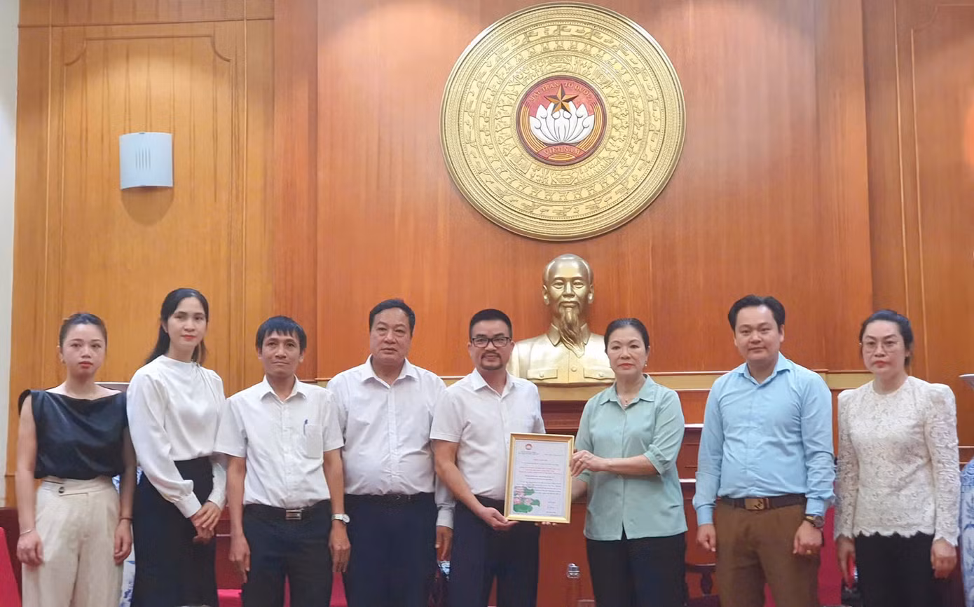 Ủy ban Mặt trận Tổ quốc Việt Nam biểu dương tinh thần trách nhiệm xã hội của Công ty Cổ phần Văn hóa Đọc và Học Việt Nam.