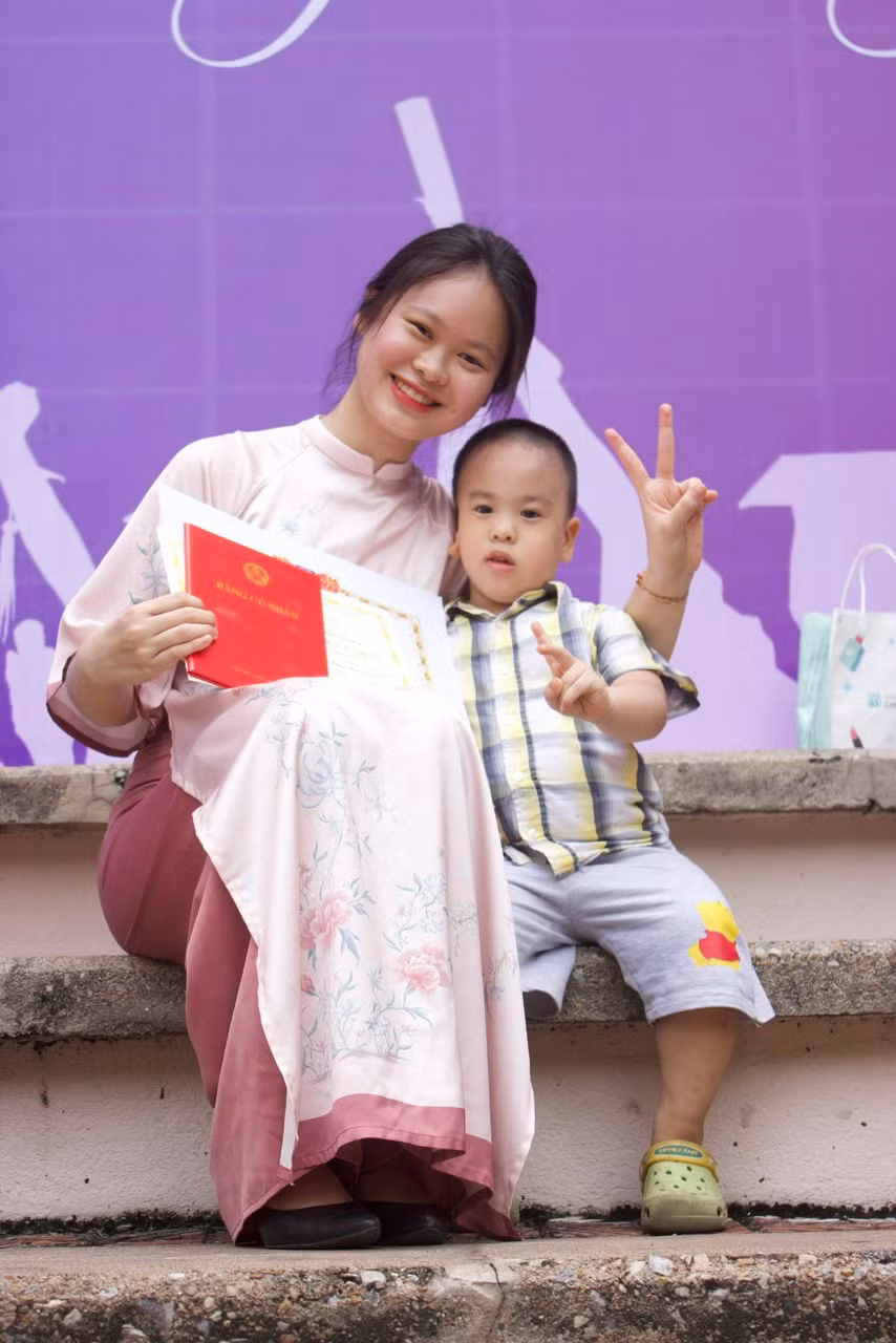 Ngày Phương Anh nhận bằng tốt nghiệp Ulis.