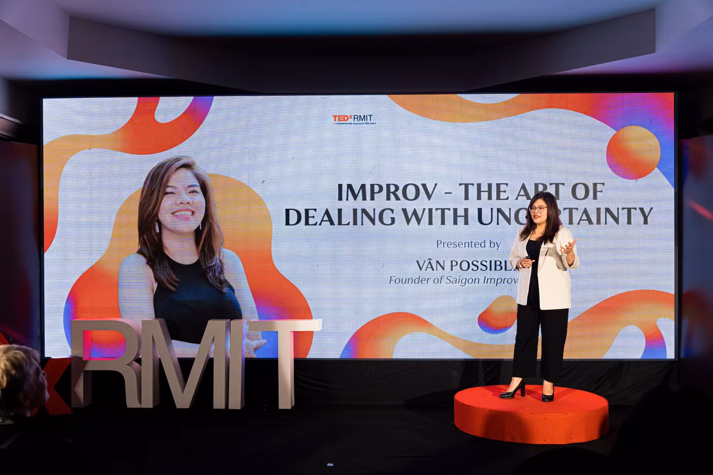 Bà Vân Possible, huấn luyện viên kịch ứng tác và nhà sáng lập Saigon Improv House (Ảnh: UK Motion và TEDxRMIT).