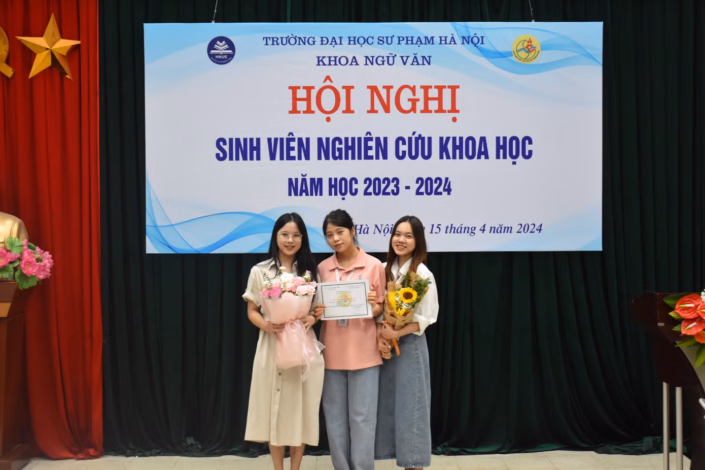 Hội nghị sinh viên Nghiên cứu khoa học khoa Ngữ văn.