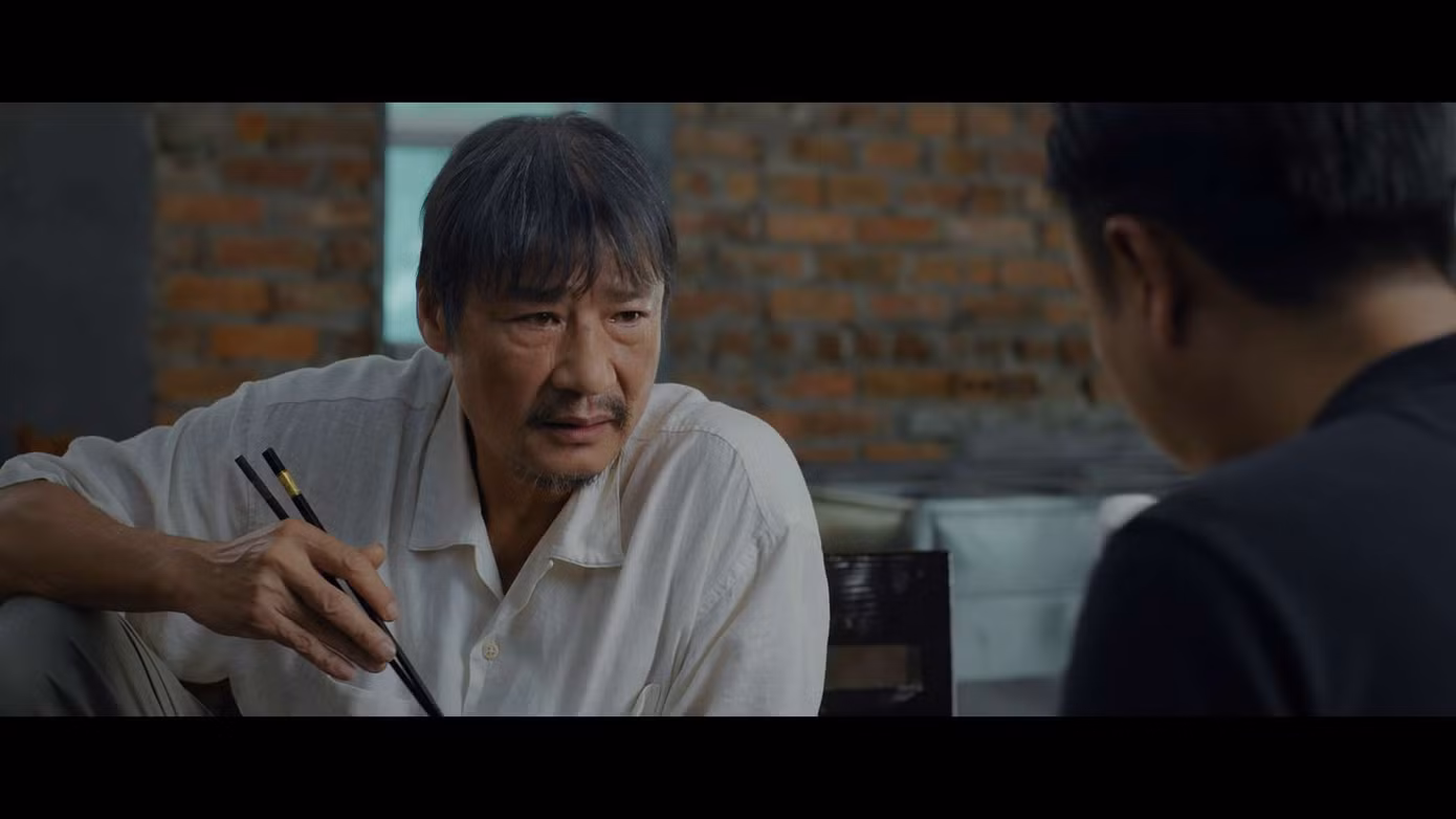 Ông Nhân là một người Cha nông dân lao động thuần phác.