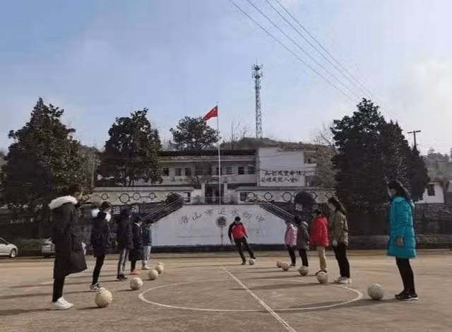 Ngôi làng có nhiều thạc sĩ, tiến sĩ, cử nhân giỏi.