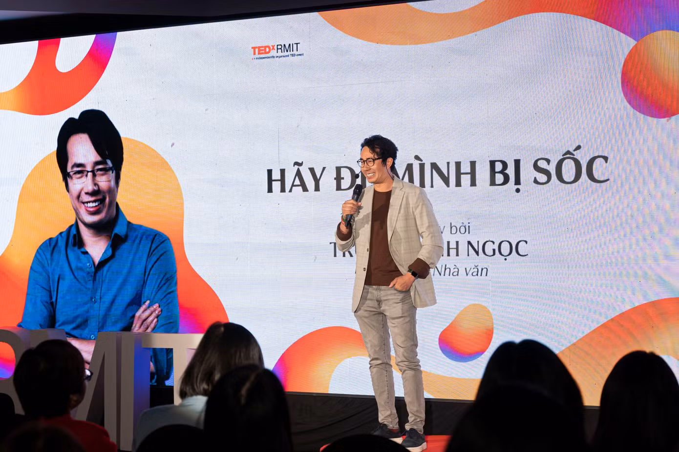 Ông Trương Anh Ngọc, nhà báo và bình luận viên thể thao (Ảnh: UK Motion và TEDxRMIT).