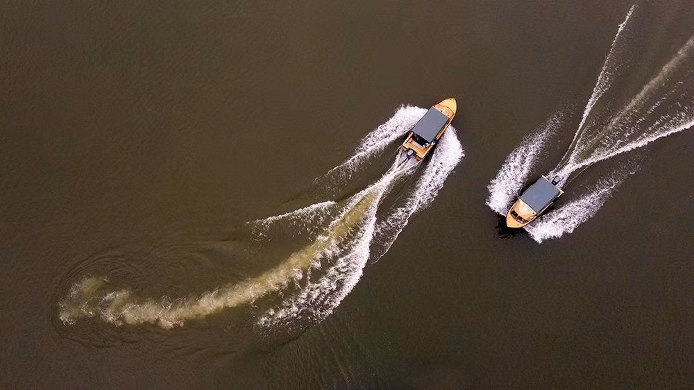 Sân cách trung tâm Thủ đô Hà Nội 36km, được thiết kế bởi các kiến trúc sư nổi tiếng thế giới và nhiều năm liền được vinh danh là sân golf đẹp nhất Việt Nam.