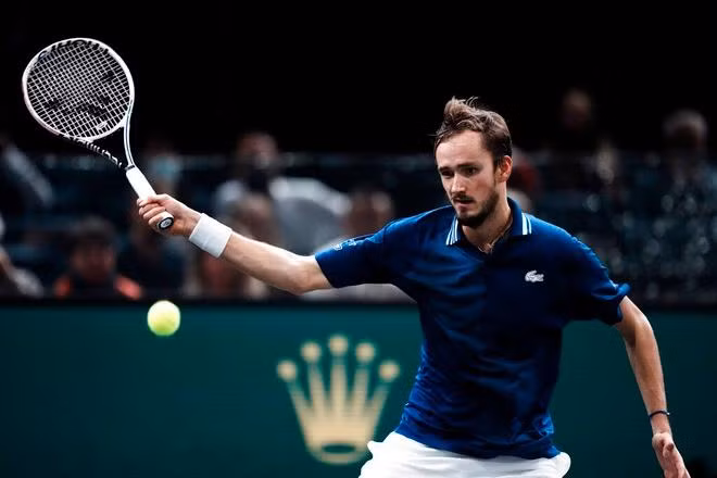 Daniil Medvedev đối đầu Djokovic ở chung kết Paris Master 2021