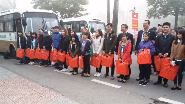 Gần 500 sinh viên được đưa đón miễn phí về tận quê xa đón Tết ảnh 5