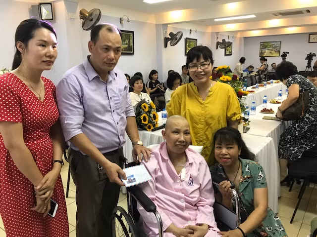 Bệnh nhân ung thư chấp bút cho người đồng bệnh ảnh 2