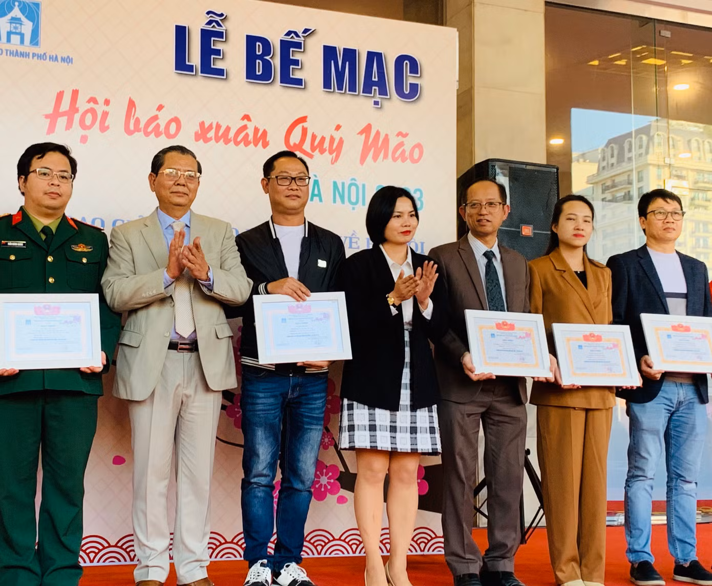 Các đơn vị báo chí nhận bằng khen tại Hội báo Xuân Quý Mão - Hà Nội 2023.