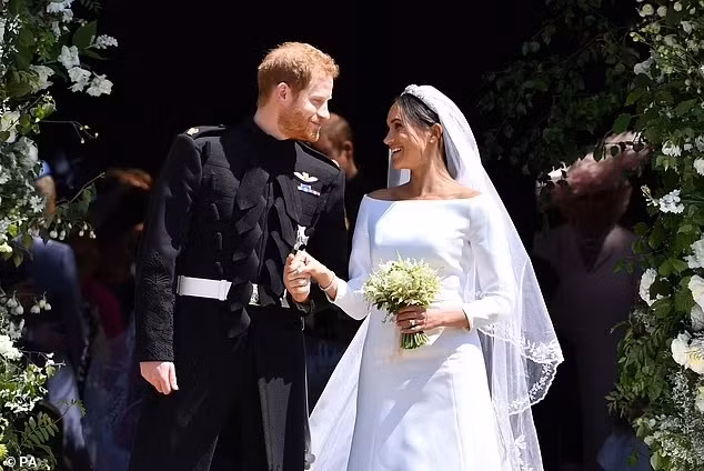 Cư dân mạng cảm ơn thợ may vì minh oan cho Công nương Kate rằng cô không cố tình hạch sách Meghan. Ảnh: PA.