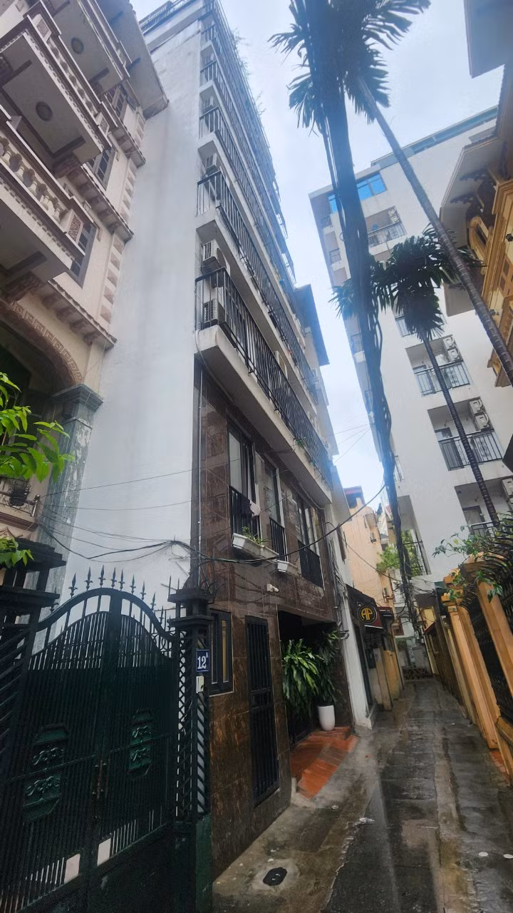 Ngách 132/24 Cầu Giấy có nhiều nhà cao tầng cho thuê.