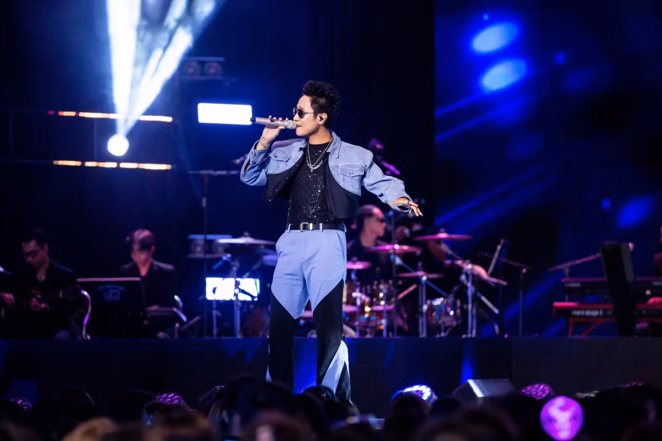 Hà An Huy liên tục biến hóa qua từng live show để chinh phục khán giả.