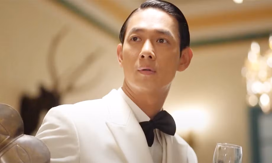 Tạo hình của Song Luân trong vai công tử Ba Hơn giàu có.