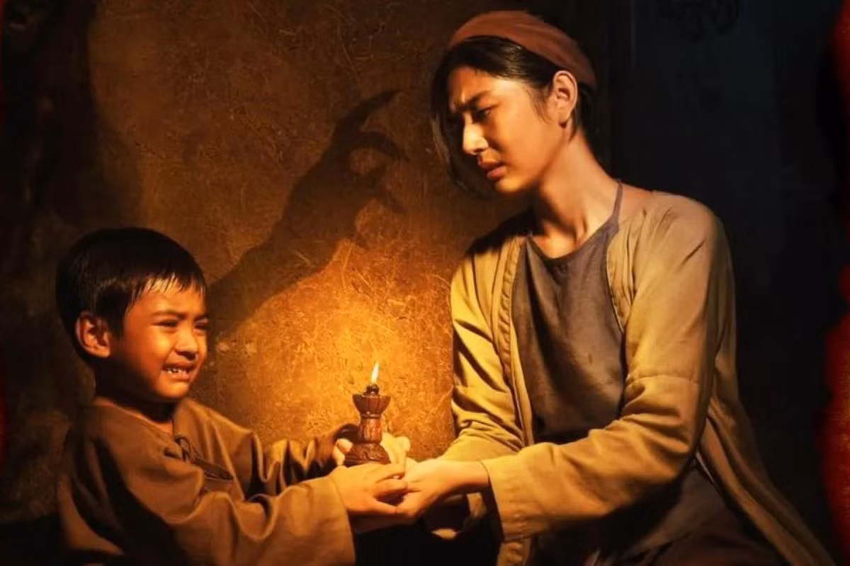 Đèn âm hồn nhanh chóng trở thành hiện tượng phòng vé đầu năm.