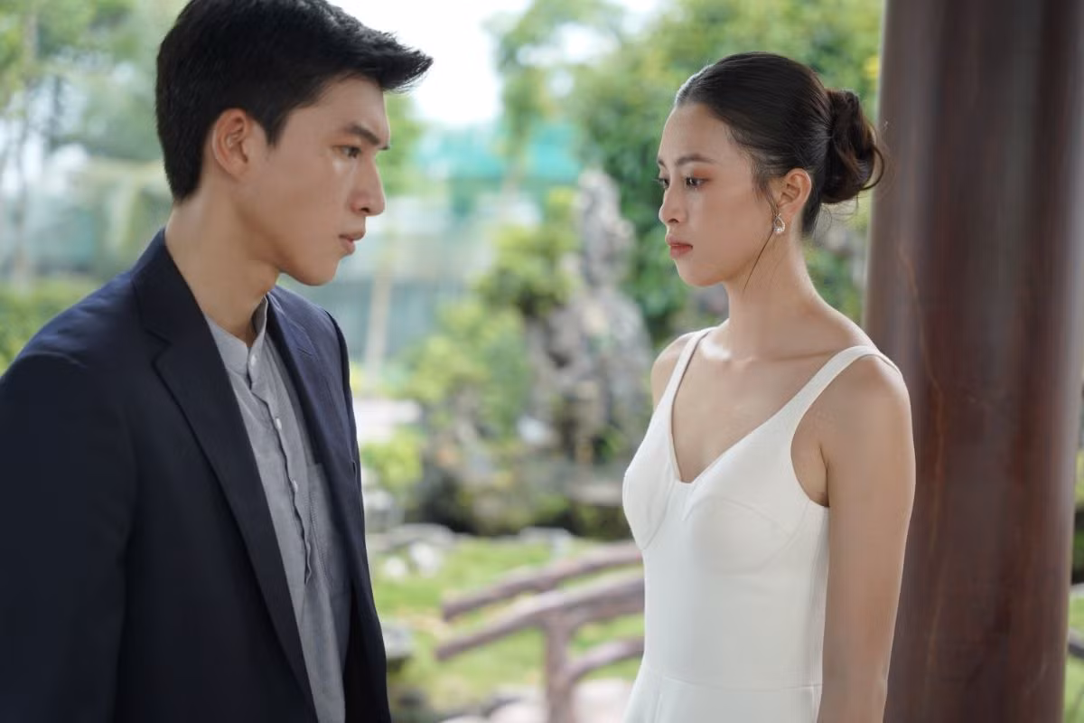 Tiểu Vy đóng chính trong Chủ tịch giao hàng.