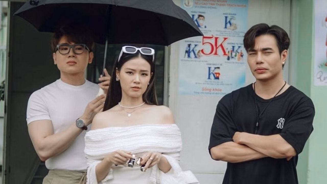 Sau khi thua lỗ tại rạp, ê-kíp Khi ta hai lăm tìm cách đưa phim lên nền tảng phát trực tuyến.