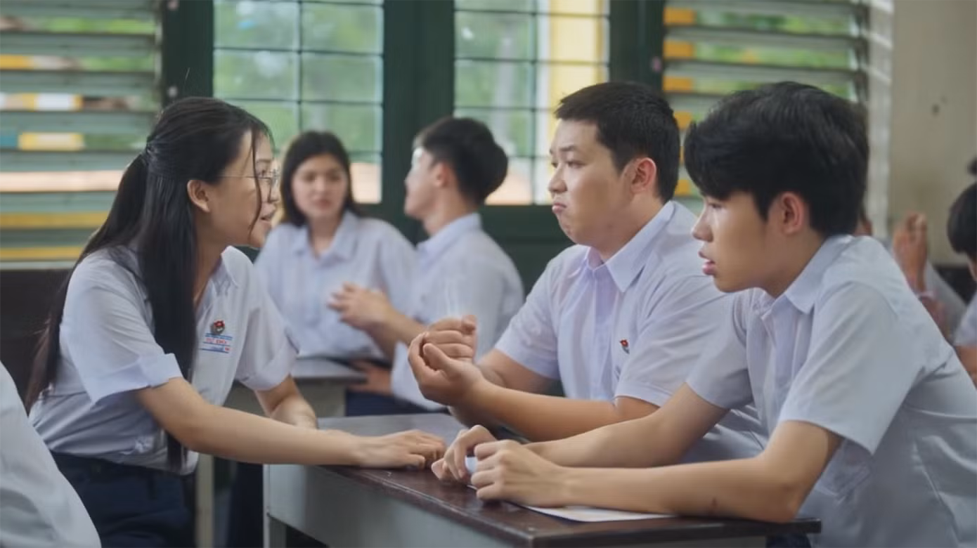 Phim kể về bộ ba bạn thân gồm nhỏ Hạnh (Phương Duyên), Tiểu Long (Nhật Linh) và Quý Ròm (Hùng Anh).