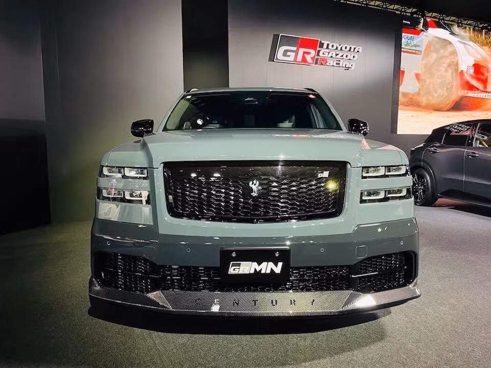 Century GRMN là phiên bản đặc biệt được sản xuất riêng cho cựu chủ tịch Toyota, Akio Toyoda.