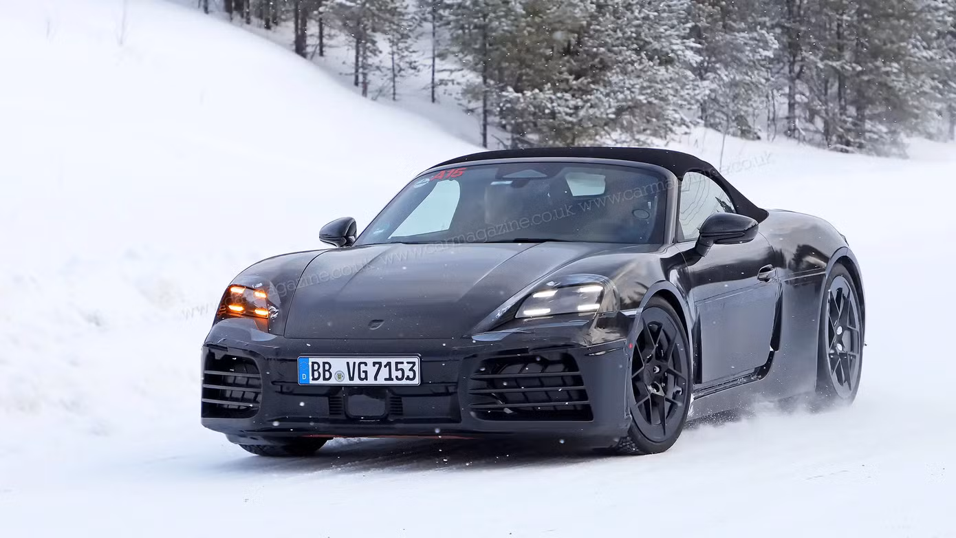 Phiên bản điện của Porsche 718 Boxster được phát hiện chạy thử ở châu Âu.