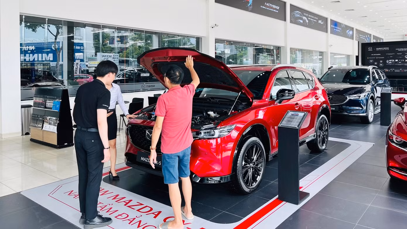 Chính sách giảm 50% lệ phí trước bạ đối với ô tô sản xuất, lắp ráp trong nước sẽ góp phần kích cầu tiêu dùng, thúc đẩy thị trường trong giai đoạn cuối năm 2024.