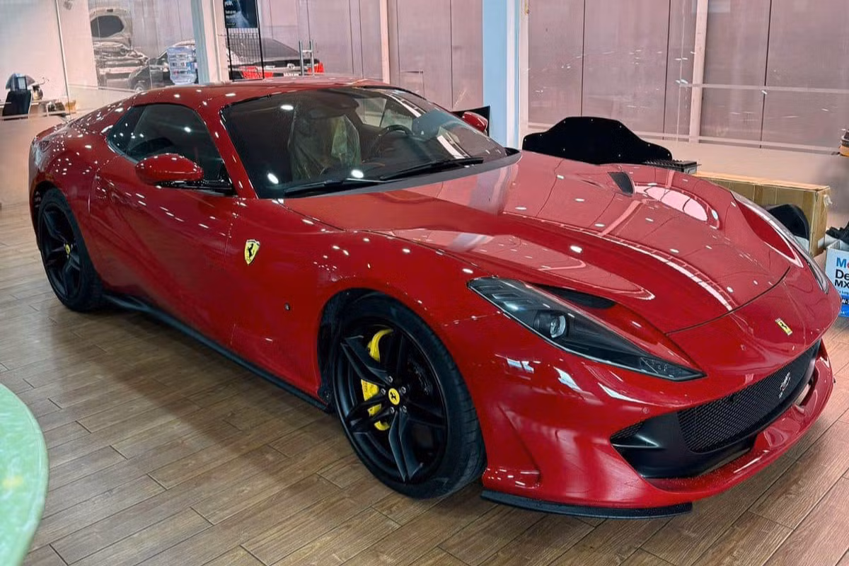 Siêu xe mui trần Ferrari 812 GTS đã được đưa về Việt Nam thông qua đơn vị đơn vị nhập khẩu tư nhân. Ảnh: Kyle Nguyễn.