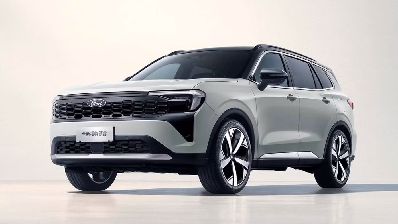 Ford Territory 2025 ra mắt lần đầu tại Trung Quốc vào tháng 10/2024 với tên Equator Sport. Ford Territory 2025 ra mắt lần đầu tại Trung Quốc vào tháng 10/2024 với tên Equator Sport.
