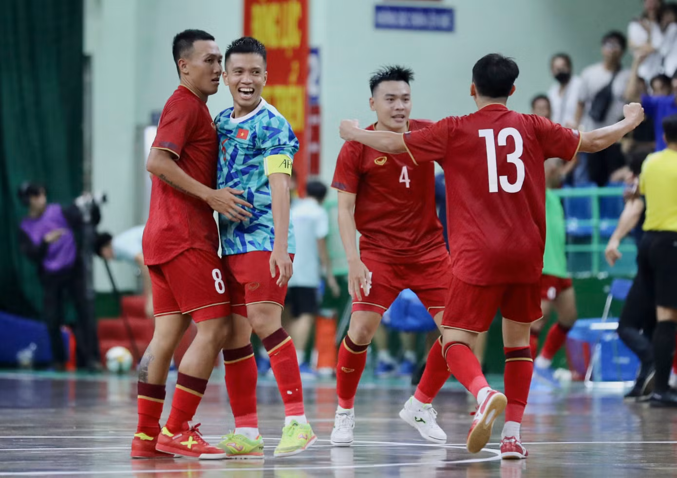 Trong những phút còn lại, HLV Giustozzi quyết định sử dụng chiến thuật power-play và đội trưởng Phạm Đức Hoà đã xuất sắc có bàn thắng quý giá ở những giây cuối giúp tuyển futsal Việt Nam gỡ hoà 3-3.