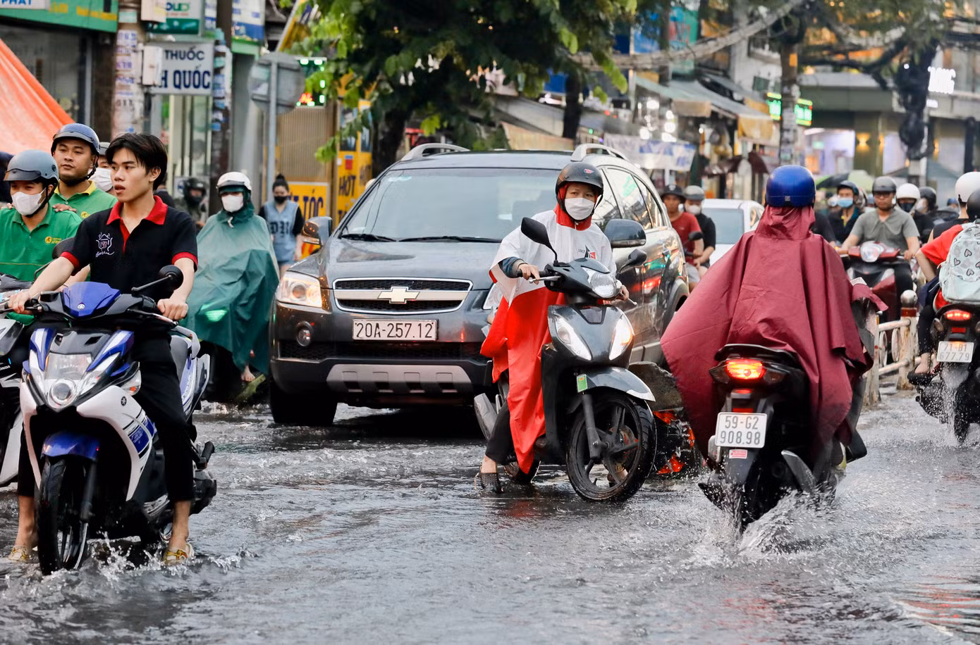 Cơ quan khí tượng dự báo trong ngày (10/10), ở khu vực Nam bộ có mưa rào và dông, cục bộ có mưa vừa, mưa to với lượng mưa 15-30 mm, có nơi trên 100 mm. (Ảnh minh họa: Duy Anh)