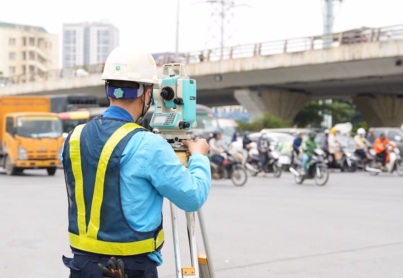 Cùng với đó, Sở Giao thông Vận tải Hà Nội đã phê duyệt phương án tổ chức lại giao thông tại nút giao khu vực Mai Dịch - Xuân Thủy.