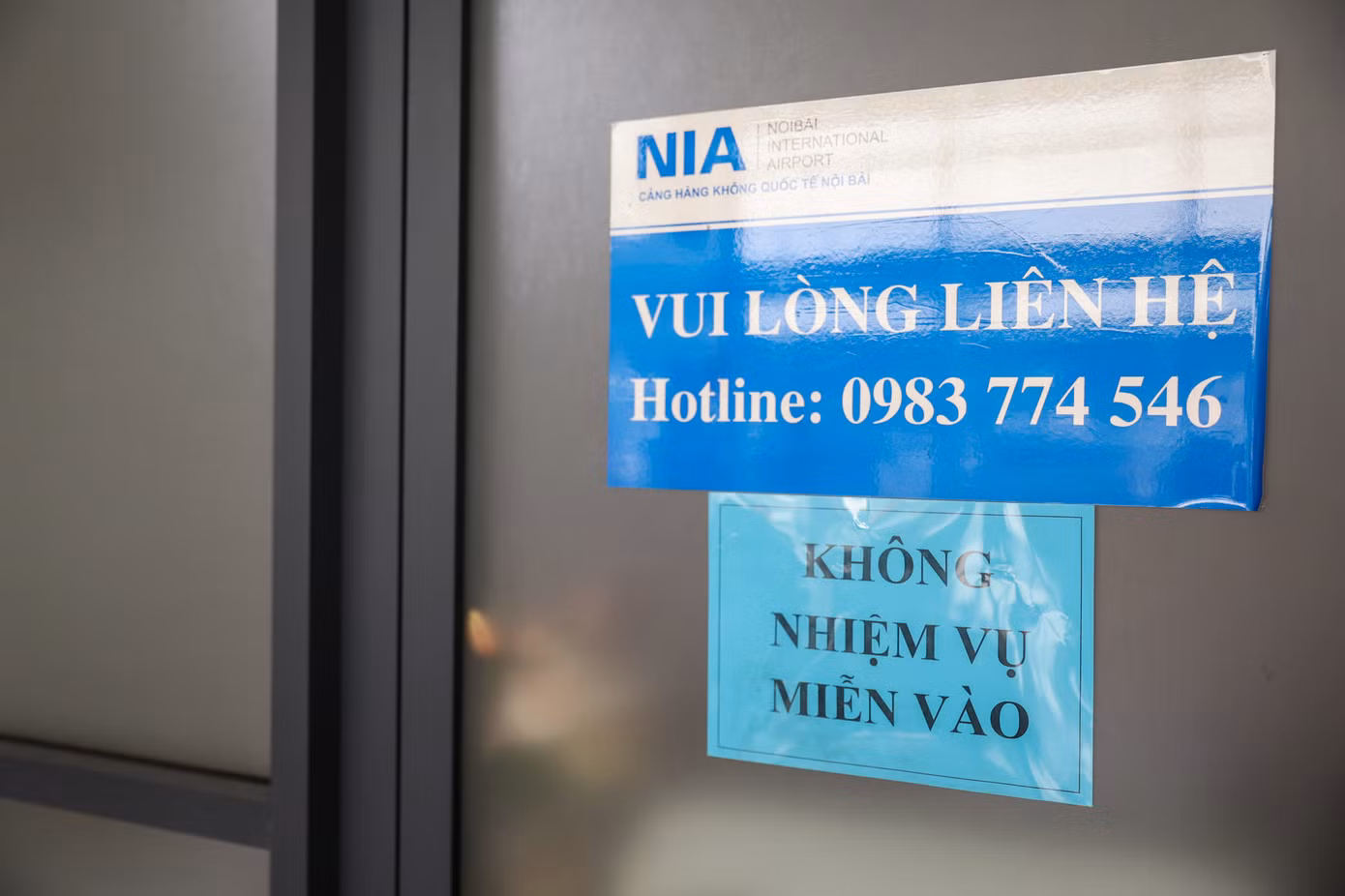 Phòng hành lý thất lạc làm việc từ 08h00 đến 22h00 hằng ngày kể cả cuối tuần, lễ, Tết tại tầng 1, sảnh E Nhà ga hành khách T1 – Cảng Hàng không quốc tế Nội Bài.