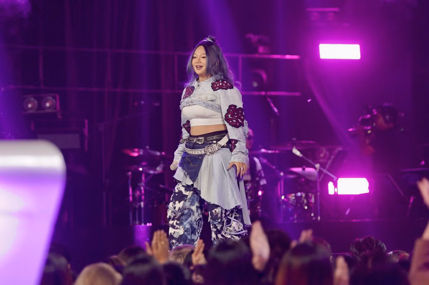 Thí sinh phải hát các bản hit một thời trong live show 2 của Vietnam Idol 2023.