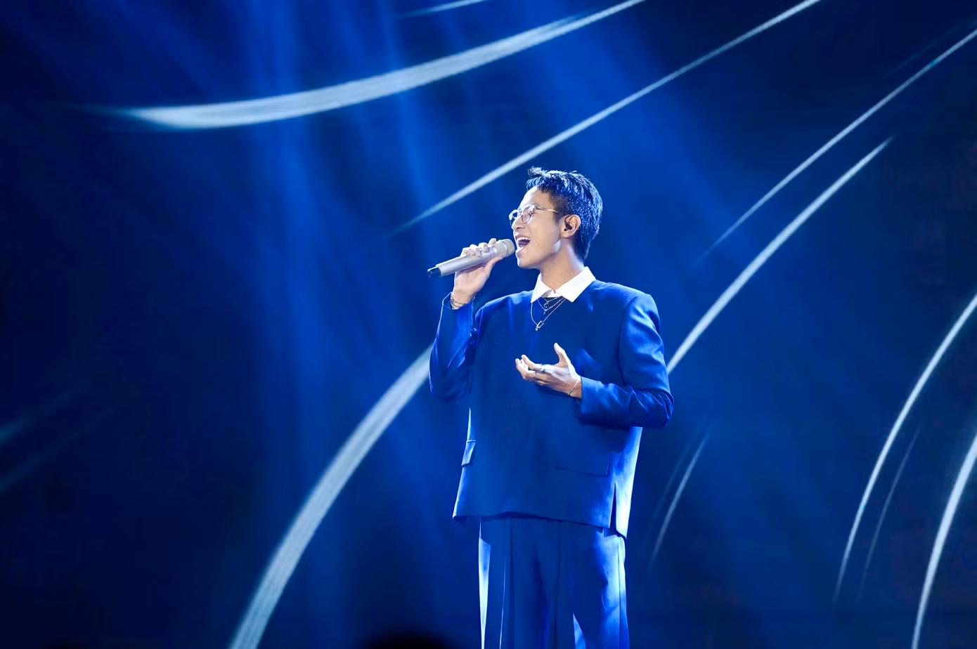 Thí sinh phải hát các bản hit một thời trong live show 2 của Vietnam Idol 2023.