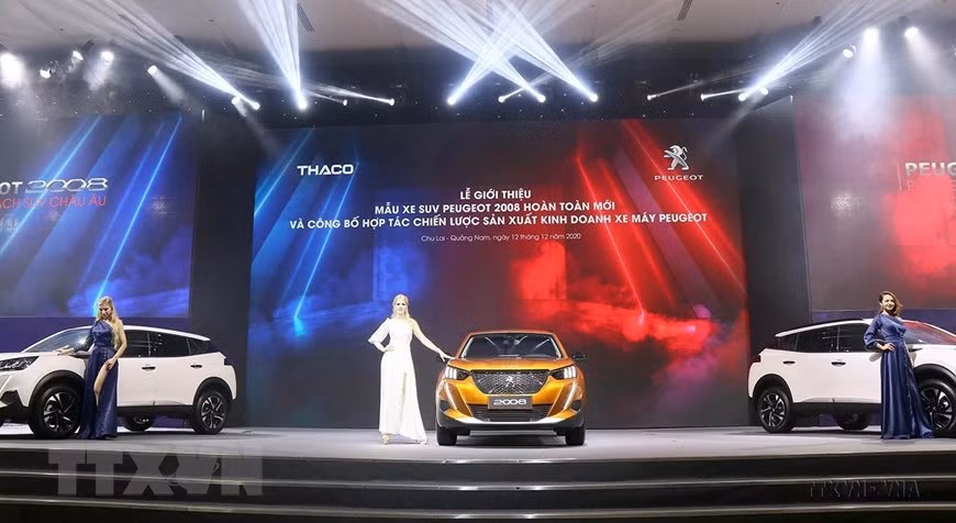 Ngày 12/12/2020, Công ty Cổ phần Ôtô Trường Hải (THACO) chính thức công bố hợp tác chiến lược sản xuất kinh doanh xe máy Peugeot và giới thiệu mẫu xe máy Peugeot Django. Đồng thời, giới thiệu mẫu xe SUV Peugeot 2008 hoàn toàn mới. Đây là sự kiện đánh dấu 210 năm thương hiệu Peugeot của Pháp và 100 năm tạo dấu ấn thương hiệu này tại Việt Nam. (Ảnh: Trần Tĩnh/TTXVN) Ngày 12/12/2020, Công ty Cổ phần Ôtô Trường Hải (THACO) chính thức công bố hợp tác chiến lược sản xuất kinh doanh xe máy Peugeot và giới thiệu mẫu xe máy Peugeot Django. Đồng thời, giới thiệu mẫu xe SUV Peugeot 2008 hoàn toàn mới. Đây là sự kiện đánh dấu 210 năm thương hiệu Peugeot của Pháp và 100 năm tạo dấu ấn thương hiệu này tại Việt Nam. (Ảnh: Trần Tĩnh/TTXVN)