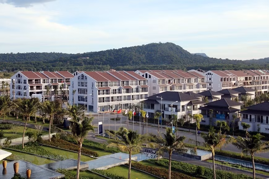 Novotel Phu Quoc Resort chính thức khai trương từ 18/1/2016 và trở thành khách sạn có thương hiệu quốc tế lớn nhất trên “Đảo Ngọc” Phú Quốc, tỉnh Kiên Giang, đồng thời cũng là khách sạn lớn nhất trong hệ thống do Tập đoàn Accor (Pháp) quản lý tại Việt Nam. (Ảnh: Lê Huy Hải/TTXVN) Novotel Phu Quoc Resort chính thức khai trương từ 18/1/2016 và trở thành khách sạn có thương hiệu quốc tế lớn nhất trên “Đảo Ngọc” Phú Quốc, tỉnh Kiên Giang, đồng thời cũng là khách sạn lớn nhất trong hệ thống do Tập đoàn Accor (Pháp) quản lý tại Việt Nam. (Ảnh: Lê Huy Hải/TTXVN)